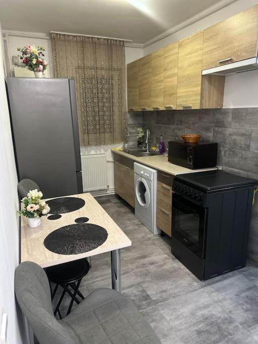 Apartament La Flo Hunedoara Exteriör bild